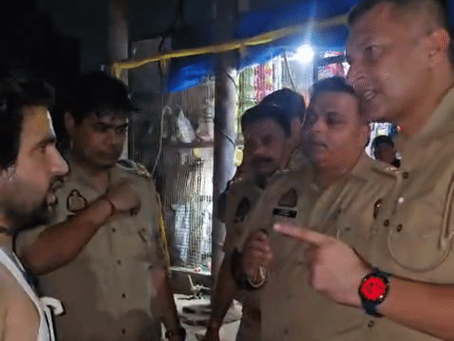 हादसे के बाद स्कूल संचालक से पुलिस अफसरों ने पूछताछ की।