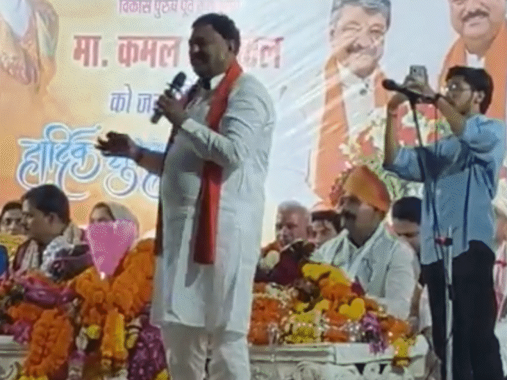 हरदा में कमल पटेल के जन्मदिन पर मंत्री विजयवर्गीय ने वीडियो कॉल पर संबोधित किया।