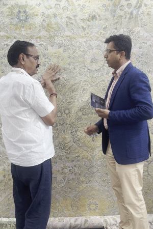 इम्तियाज बताते हैं कि रूस और अमेरिका के एक्सपोर्टर ने कालीन के अच्छे ऑर्डर दिए हैं।