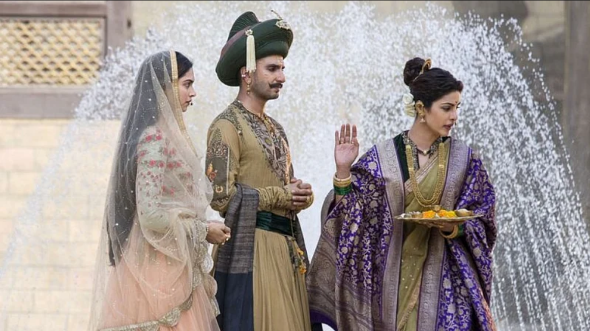 संजय लीला भंसाली ने बाजीराओ मस्तानी और गोलियों की रासलीलाःराम-लीला में दीपिका, प्रियंका और रणवीर के साथ काम किया है।