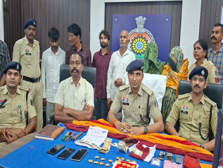 पुलिस ने राजस्थान के रहने वाले 6 आरोपियों को गिरफ्तार किया है।