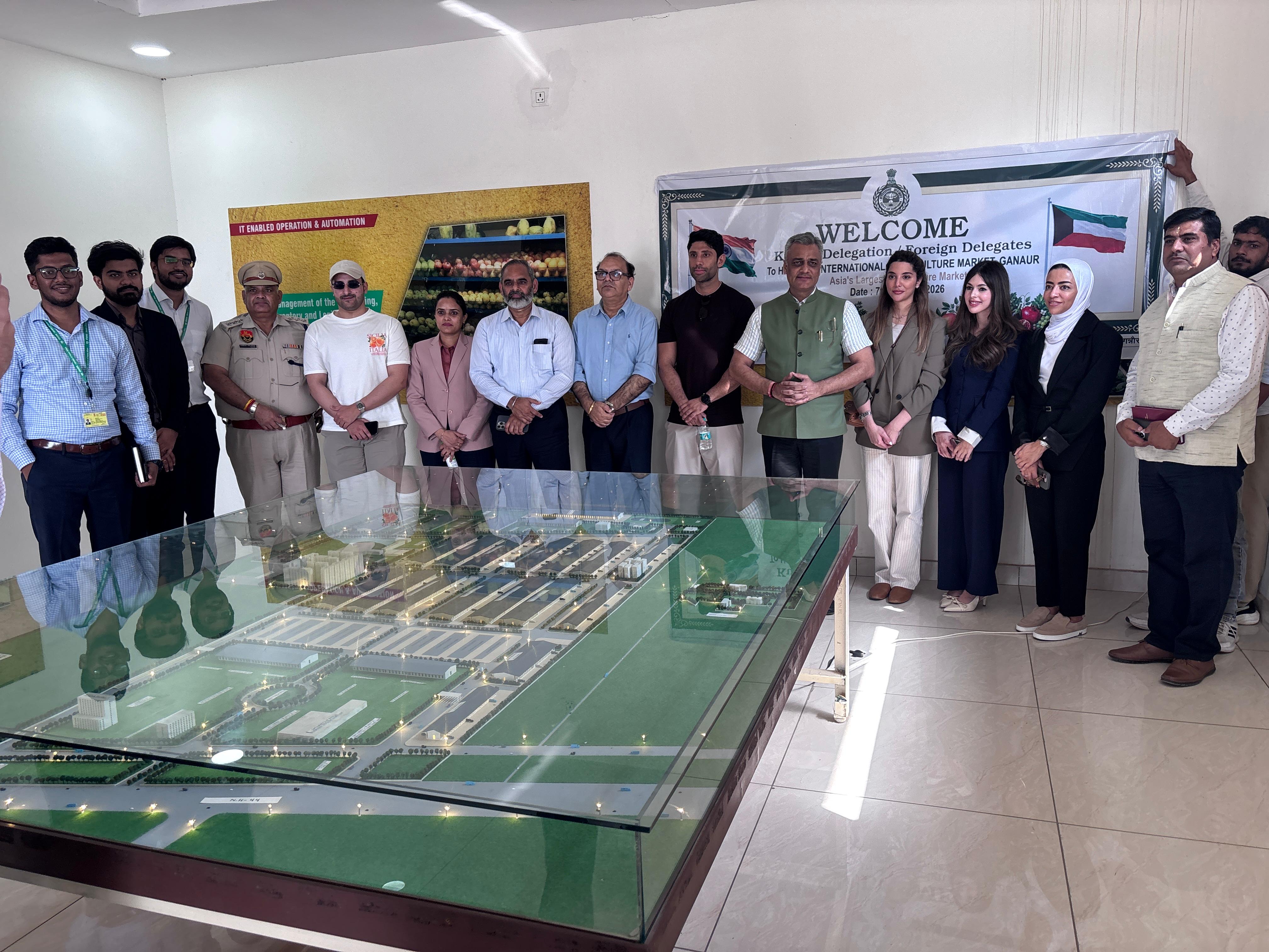 सोनीपत में बुधवार को कुवैत के प्रतिनिधिमंडल ने भारत अंतर्राष्ट्रीय बागवानी बाजार (आईआईएचएम) गन्नौर का दौरा किया।