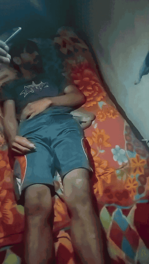 अमितच्या कमरेखाली पत्नी आणि तिच्या प्रियकराने साप दाबून ठेवला होता.