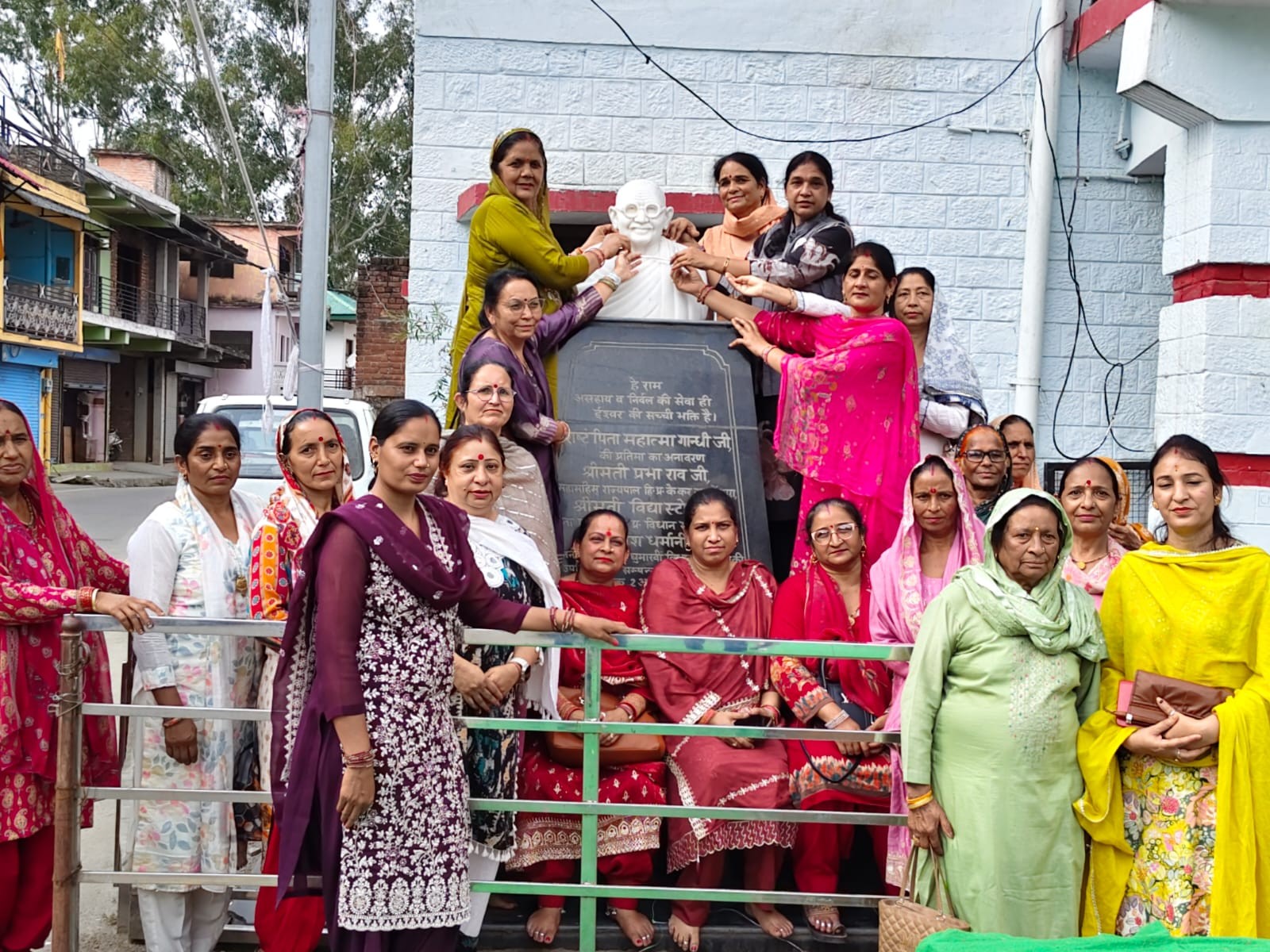 महिला कार्यकर्ताओं ने अपनी मांगों को लेकर एकजुटता दिखाई।