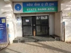 कार्ड बदलकर 39,500 निकाले; दूसरे के खाते से चार घंटे में 2.99 लाख रुपए उड़ाए|ग्वालियर,Gwalior - Dainik Bhaskar