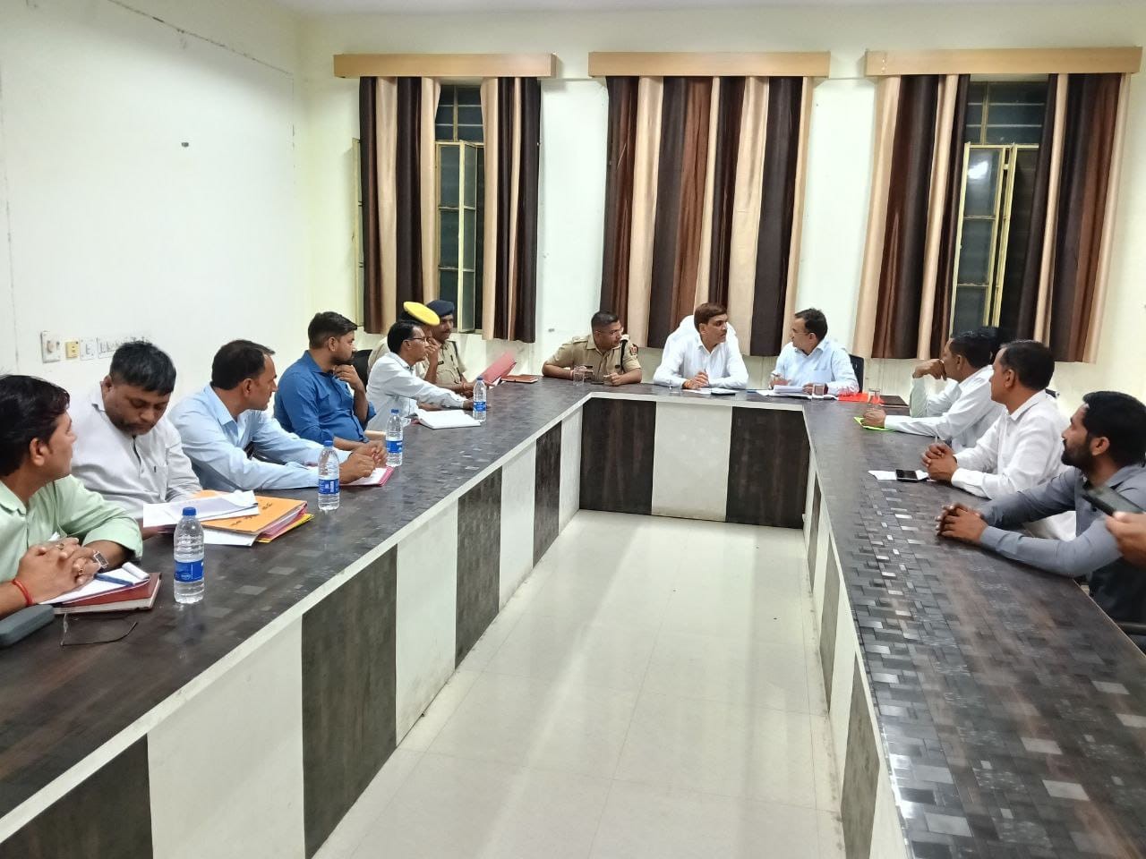 पंचायत चुनावों को लेकर कलेक्टर ने बैठक ली।