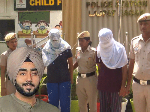 गुरुग्राम में युवराज मर्डर केस के दोनों आरोपियों आन्या वत्स और संयम सचदेवा को गिरफ्तार किया जा चुका है। इनसेट में मृतक युवराज (पगड़ी में)। - Dainik Bhaskar