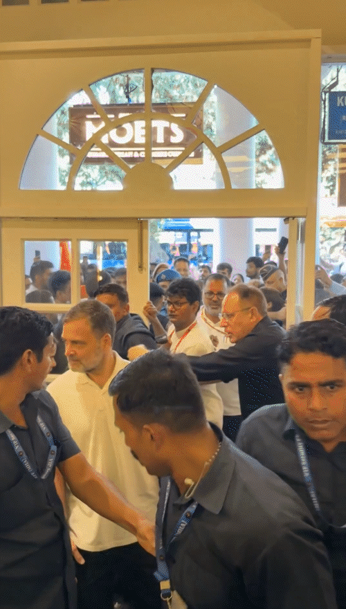 कनॉट प्लेस के मोएट्स रेस्टोरेंट में कांग्रेस अध्यक्ष ने INDIA ब्लॉक के नेताओं को लंच करवाया। राहुल गांधी समेत कांग्रेसी नेता पहुंचे।