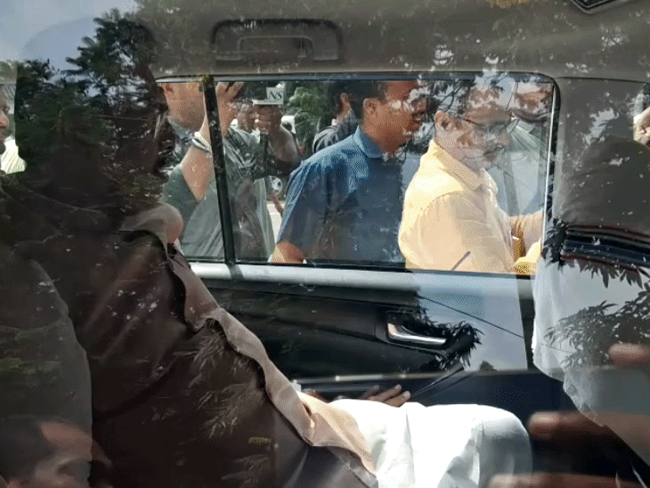लोक भवन जाते समय राजद कार्यकर्ताओं ने BJP प्रदेश अध्यक्ष की गाड़ी को घेर लिया और जमकर नारेबाजी की।