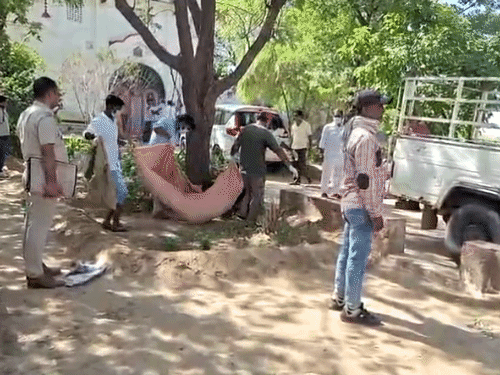 साधु की मौत के करीब 50 घंटे बाद उपखंड मजिस्ट्रेट के आदेश पर शव को समाधि से बाहर निकाला गया।