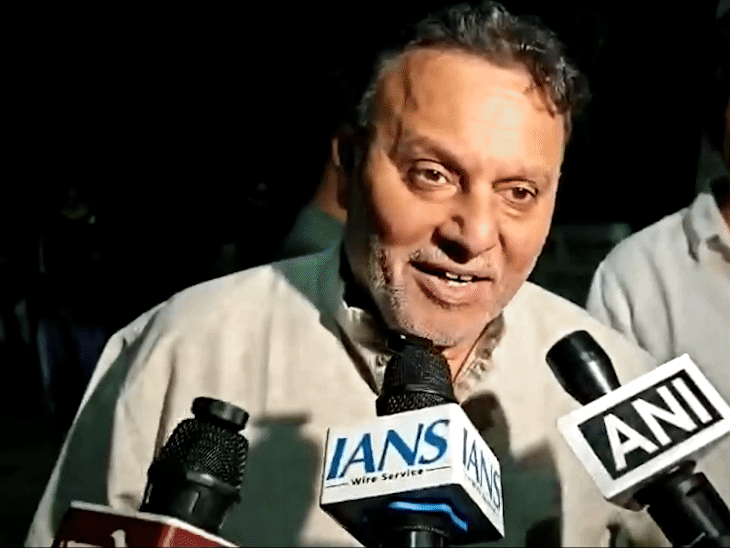 नाना पाटेकर को श्रद्धांजलि देने फिल्म ‘गदर’ के निर्देशक अनिल शर्मा पुणे पहुंचे।