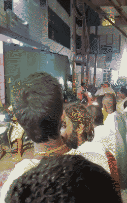 गुरुवार सुबह कार से प्रेमानंद महाराज केली कुंज आश्रम पहुंचे।