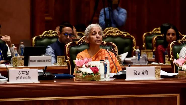 इस बैठक में अपराधिक मुकदमों में कार्रवाई की सीमा 1 करोड़ से बढ़ाकर 5 करोड़ रु करने का प्रस्ताव रखा गया।