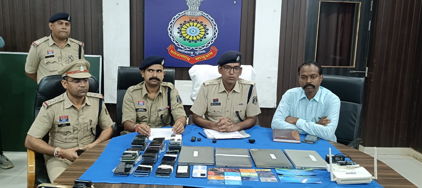दुर्ग पुलिस ने आरोपियों को किया गिरफ्तार।