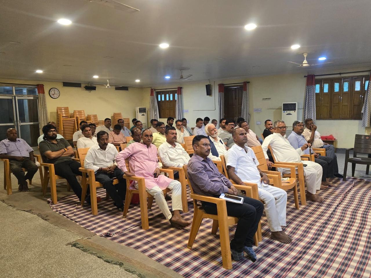 इस दौरान उद्योग जगत से जुड़ी समस्याओं, कठिनाइयों और सुझावों पर विस्तार से चर्चा की गई।