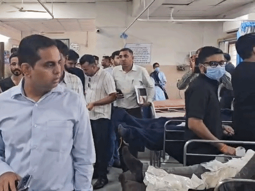 एसपी और कलेक्टर ने घायलों से मुलाकात की।