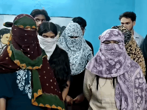 9 लोगों के खिलाफ FIR दर्ज कर उन्हें गिरफ्तार कर लिया गया है।