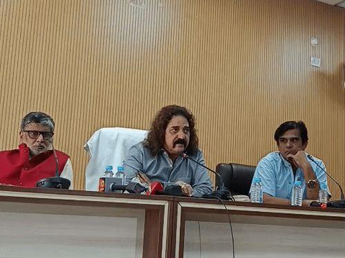 हॉकी इंडिया चयन समिति के चेयरमैन डॉ. आरपी सिंह ने टीम के बारे में केडी सिंह बाबू स्टेडियम में जानकारी दी।