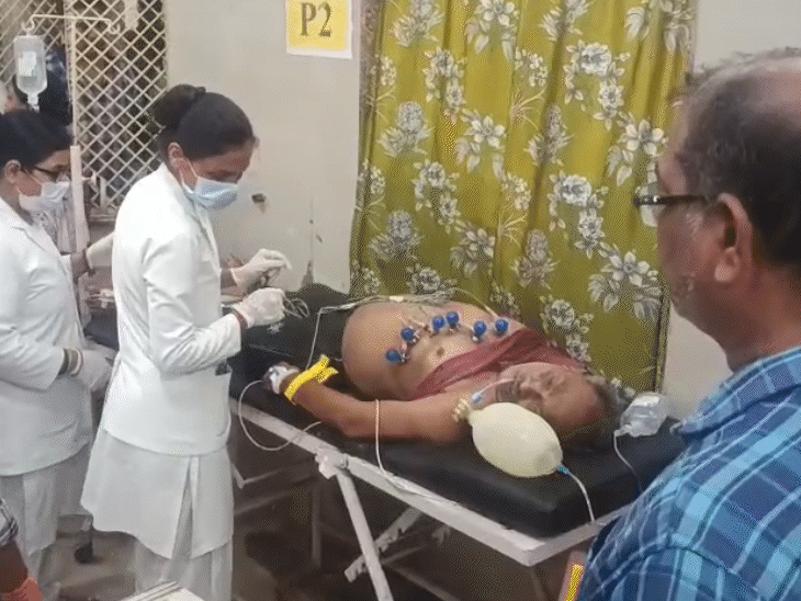 जिला अस्पताल में तुरंत इलाज शुरू कर दिया गया।