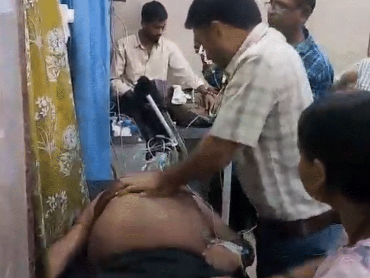 अस्पताल पहुंचते ही डॉक्टर ने सीपीआर दिया।