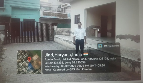 ओपोलो रोड पर अपने फार्म हाउस में एडवोकेट अभिमन्यु चौधरी।