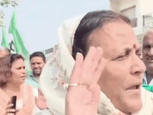 महिला नेत्री ने कहा कि वे यहां आपस में किसी को क्रिटिसाइज करने नहीं पहुंची हैं।
