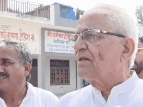 महिला नेत्री को खरी-खोटी सुनाते इनेलो नेता एवं पूर्व चेयरमैन।