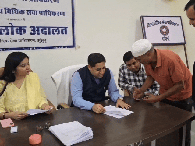 जिले में ऑफलाइन और ऑनलाइन माध्यम से आयोजित लोक अदालत में कुल 1,50,262 प्रकरण सुनवाई के लिए रखे गए।