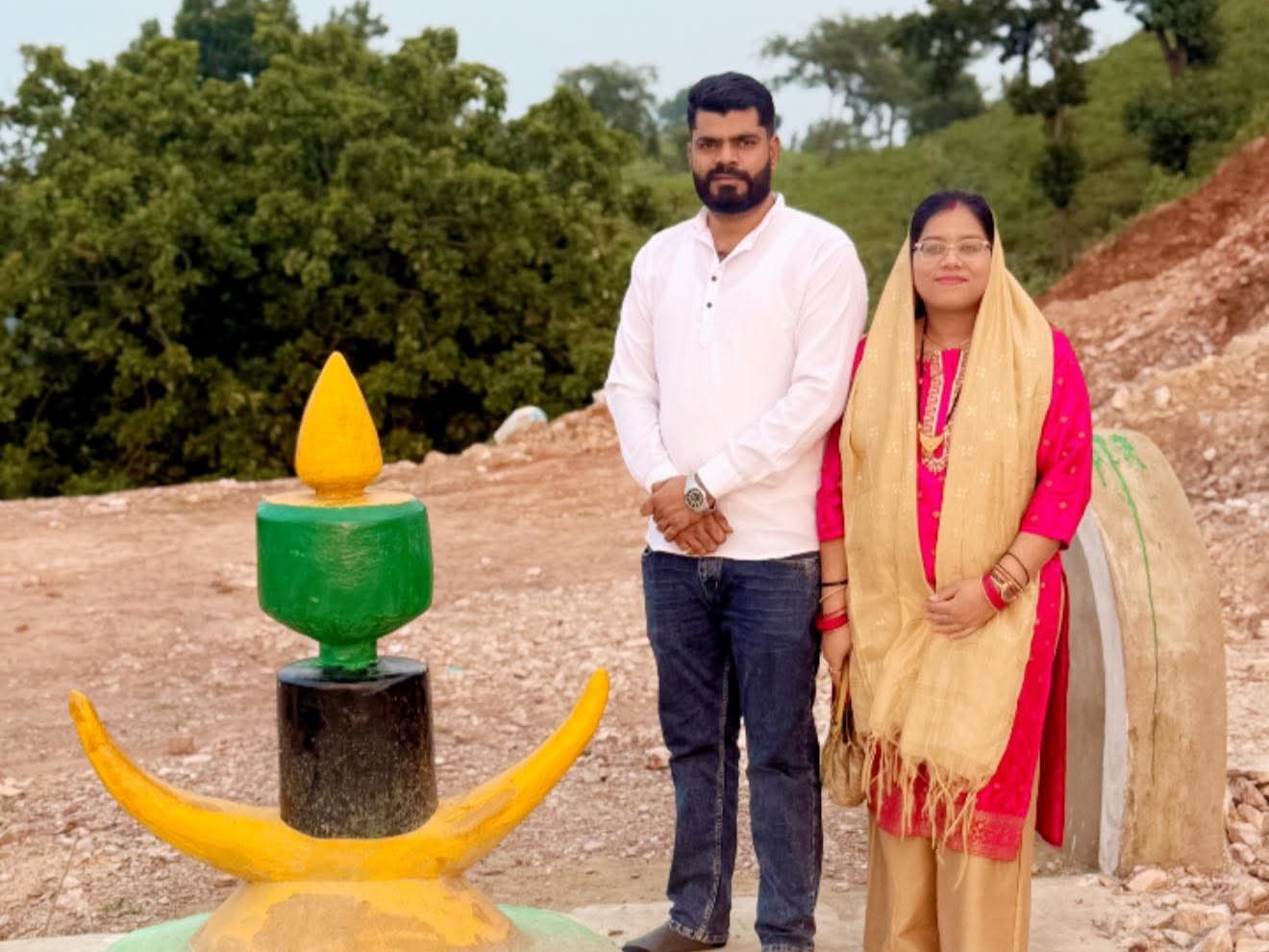 अपने पति के साथ पूजा सिंह।