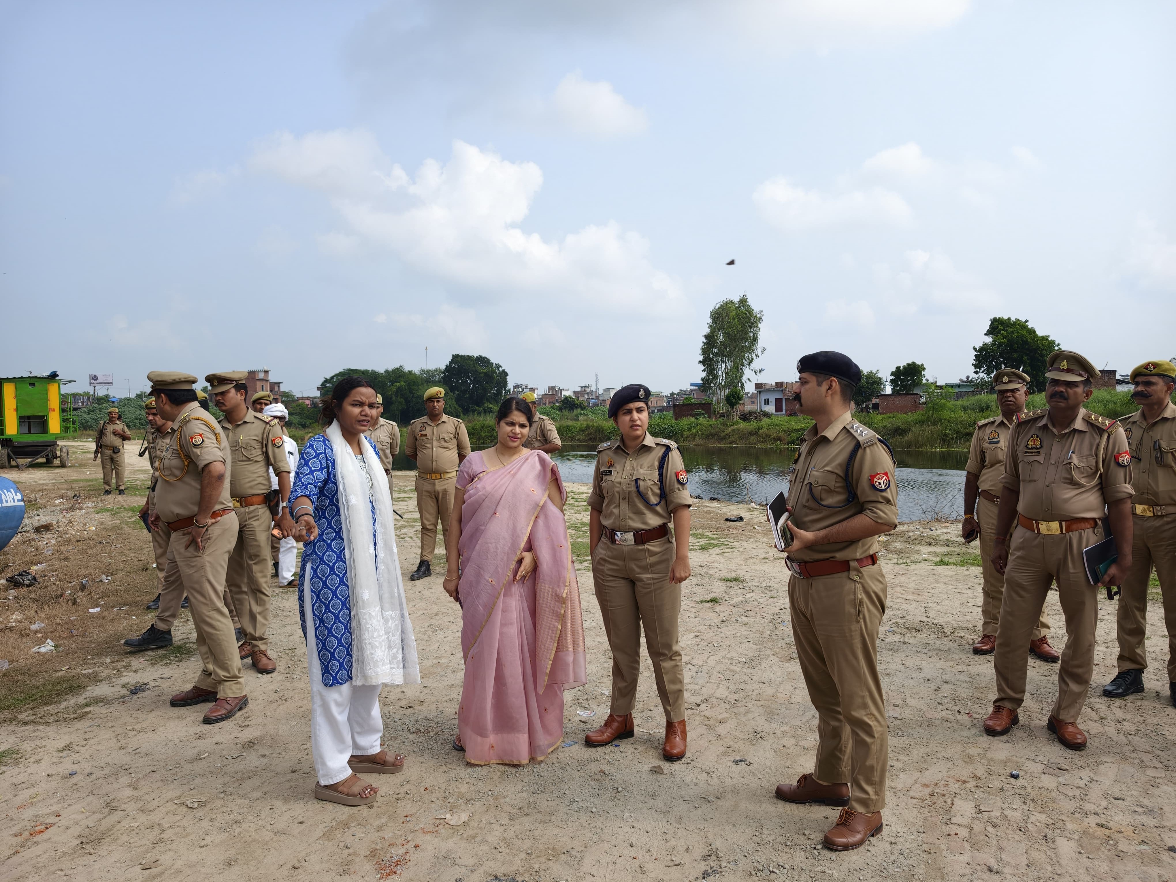 Ambedkarnagar Durga Puja Visarjan | DM Isha Priya & SP Prachi Singh Visit