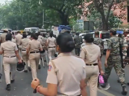 CJP के प्रदर्शन को देखते हुए जंतर-मंतर और आसपास के इलाकों में सुरक्षाबलों की तैनाती की गई है। - Dainik Bhaskar
