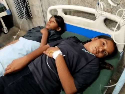 प्राथमिक उपचार के बाद सभी बच्चों को छुट्टी दे दी गई। कोई बच्चा गंभीर नहीं है।