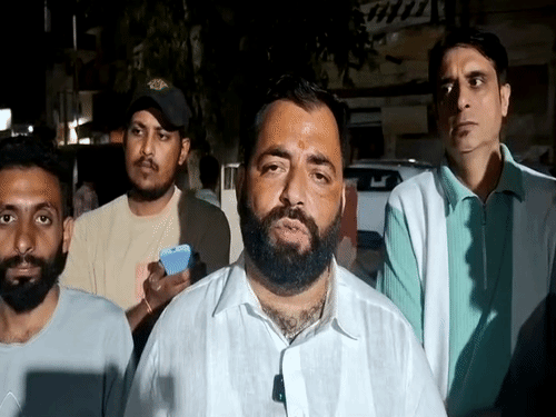 श्री कृष्ण गो सेवा सोसाइटी के प्रधान मोनू चावला मामले की जानकारी देते हुए।