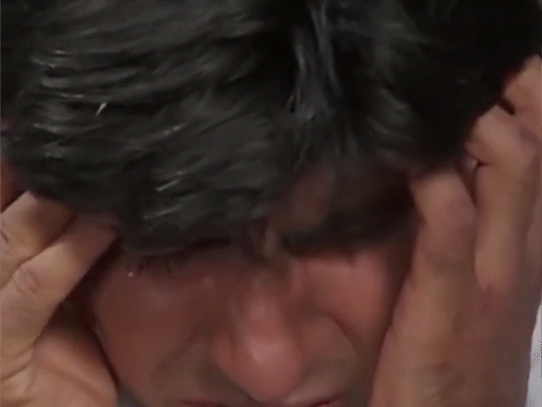 ‘मजबूर’ का अमिताभ बच्चन का परेशान चेहरा दशकों बाद मीम बनकर फिर छाया।