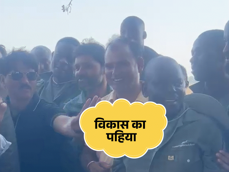 कालापीपल से विधायक घनश्याम चंद्रवंशी ने अफ्रीकी लोगों से अपने नाम के नारे लगवाए।