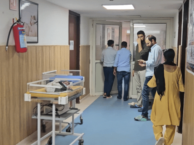 NICU वार्ड में रखा बच्ची का शव।