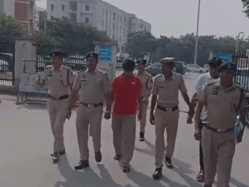 पुलिस ने सड़कों पर पैदल घुमाया, अस्पताल ले गए, SHO बोले- गाड़ी नहीं थी|पानीपत,Panipat - Dainik Bhaskar
