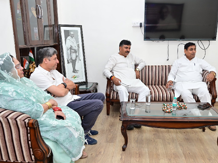 कांग्रेस वॉर रूम में भी बैठकों का दौर लगातार जारी है।