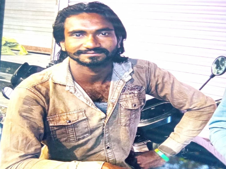 अजय केवट की सड़क हादसे में मौत हो गई।