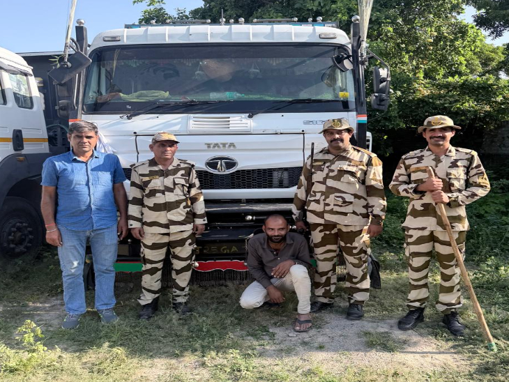 पूछताछ में डंपर चालक ने अपना नाम रामप्रसाद चौधरी निवासी चाकसू जिला जयपुर होना बताया।