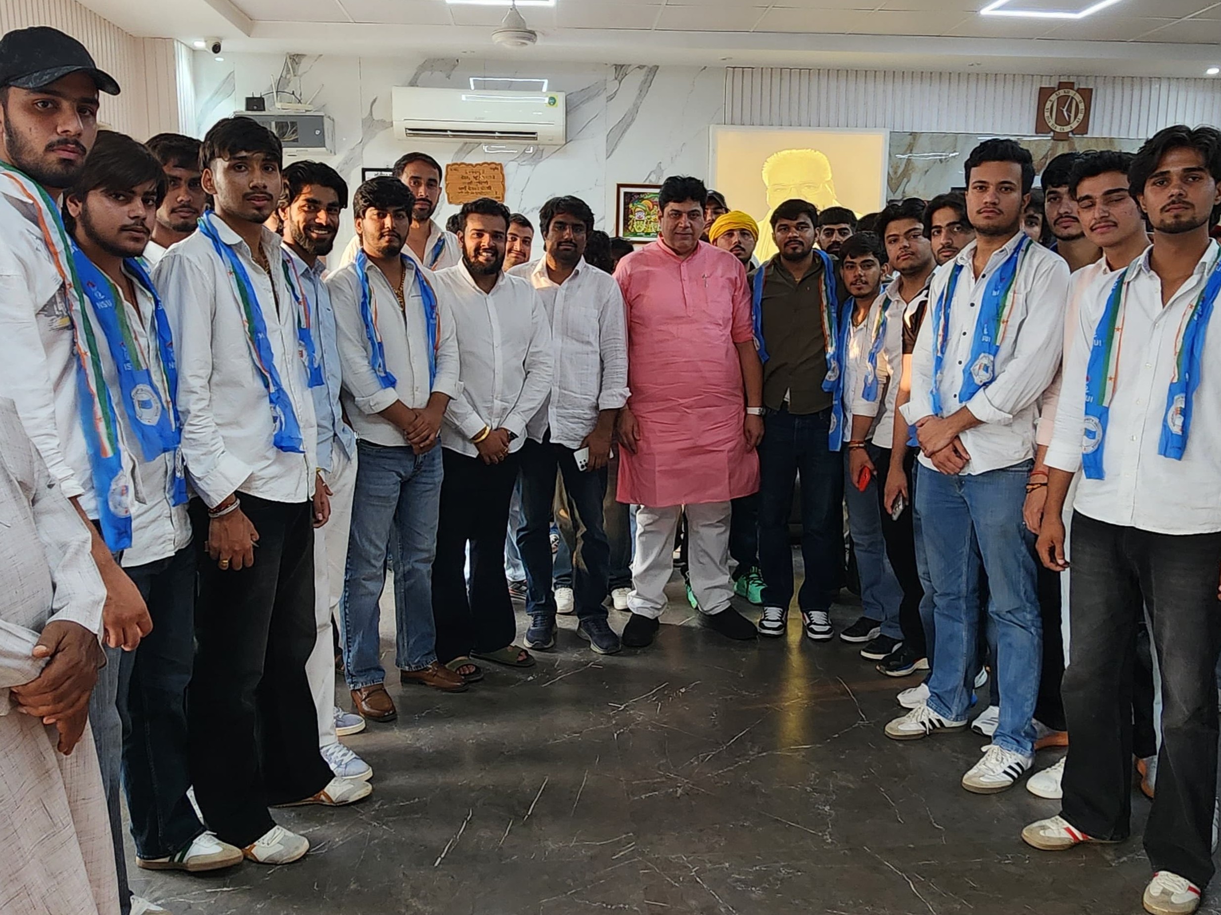 सोनीपत में एसआरएम यूनिवर्सिटी के छात्रों ने थामा कांग्रेस और एनएसयूआई का दामन