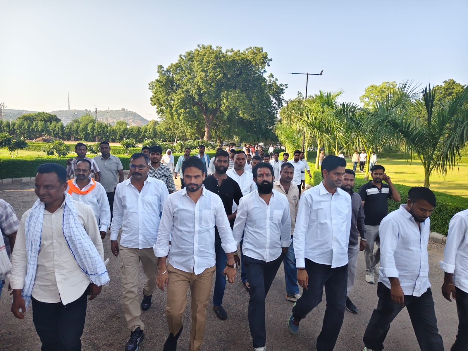 चुनाव प्रभारी प्रहलाद खटाना ने बताया कि वे नरेश मीणा के निर्देश पर बूंदी आए।