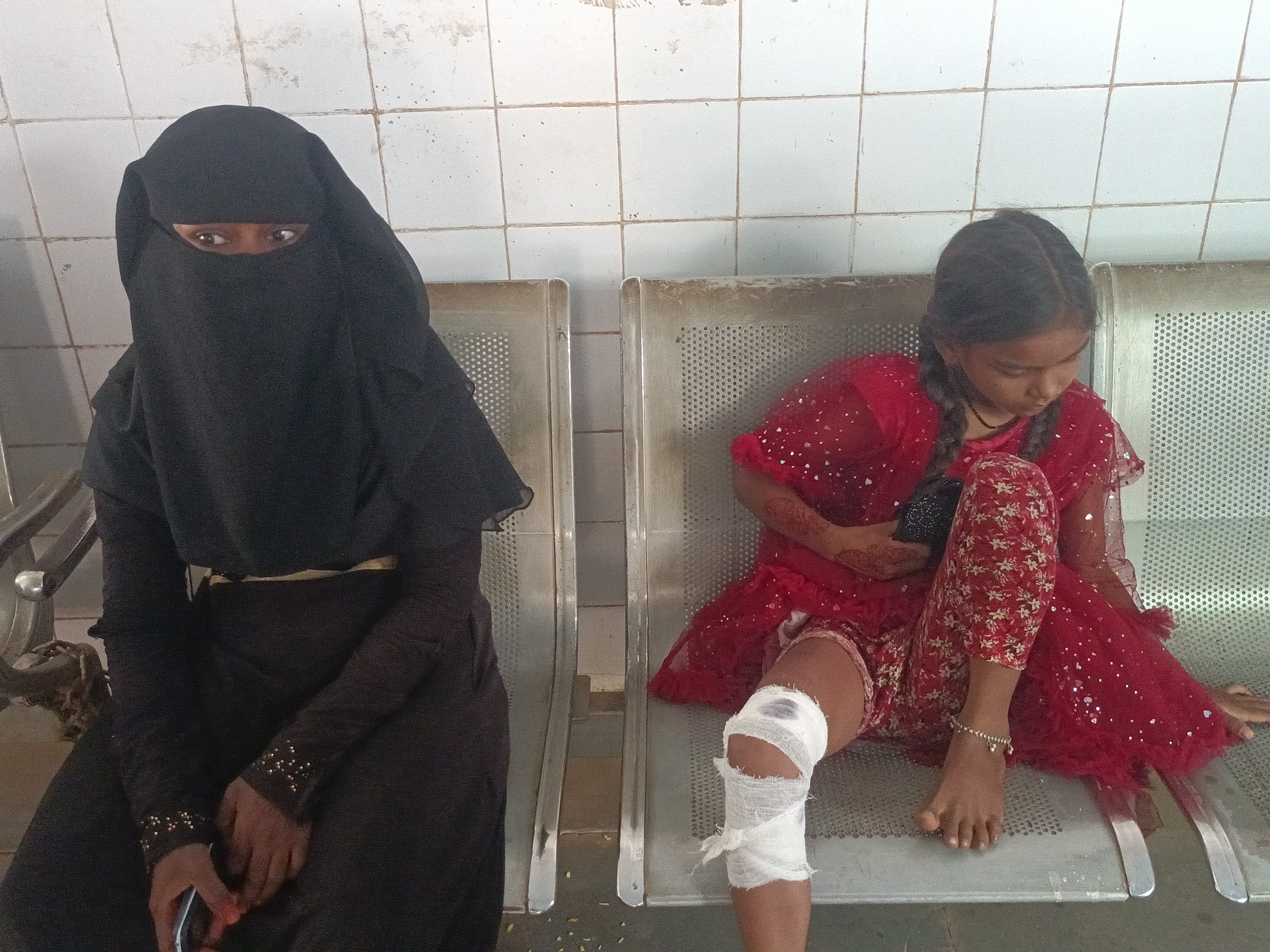 Naigarhi Road Accident | Bike Hits Minor Girl And Elder In Mauganj