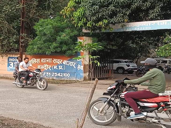 इंदौर में दो बेटियों के साथ महिला ने पुलिस से लगाई गुहार|इंदौर,Indore - Dainik Bhaskar