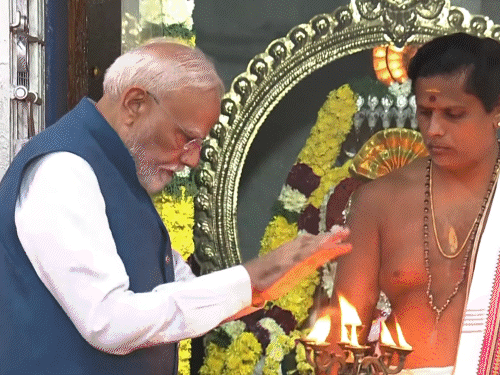 पीएम मोदी ने IIT-मद्रास परिसर में स्थित भगवान शिव के मंदिर में पूजा की। यह मंदिर सदियों पुराना है।