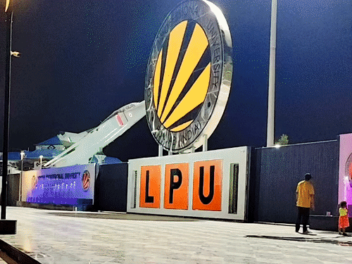 LPU के छात्र ने आत्महत्या की है। - फाइल फोटो - Dainik Bhaskar
