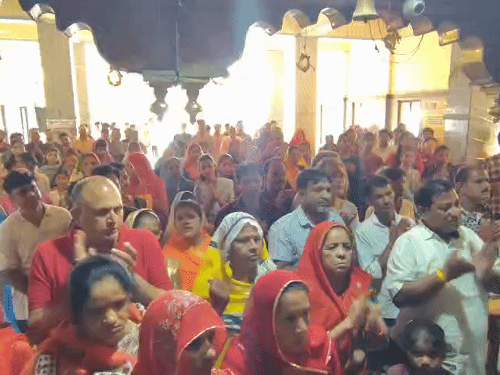 मनोकामना पूरी होने पर वे दोबारा माता के दरबार पहुंचकर सीधा स्वस्तिक बनाते हैं।