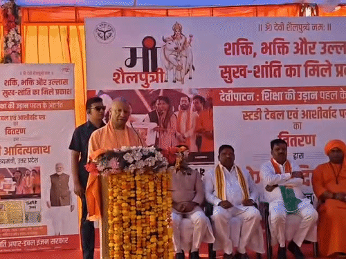 सीएम योगी ने कहा कि भारतीय परंपरा में नारी सम्मान का विशेष महत्व रहा है।