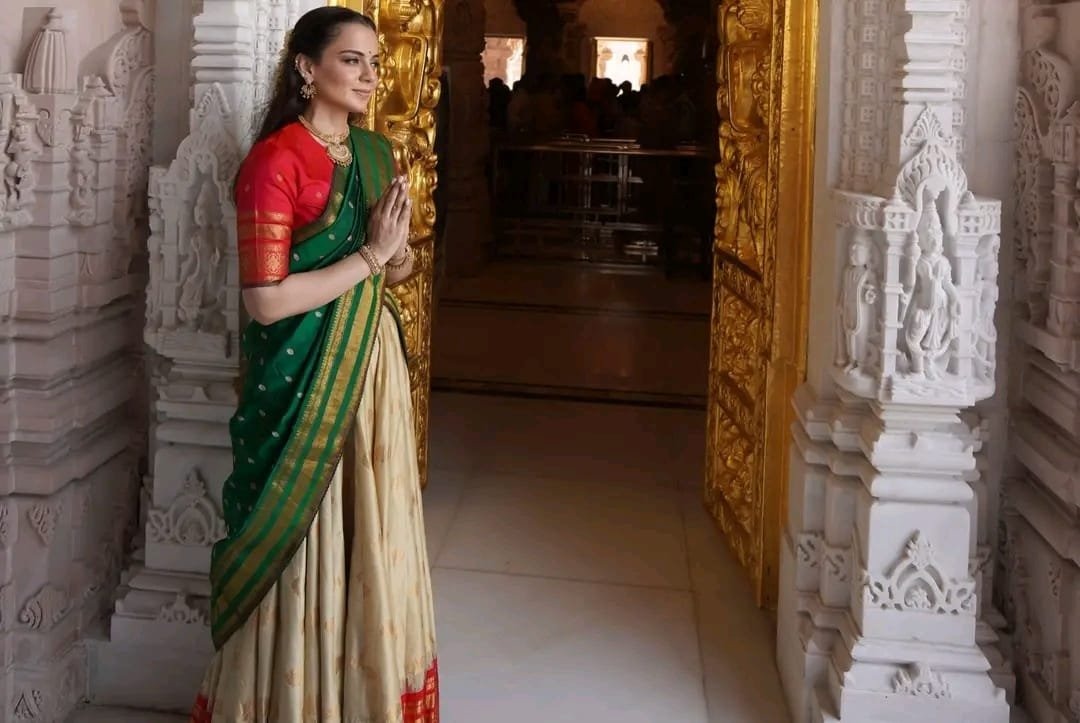 कंगना परिसर में बने कई मंदिरों में भी गईं।