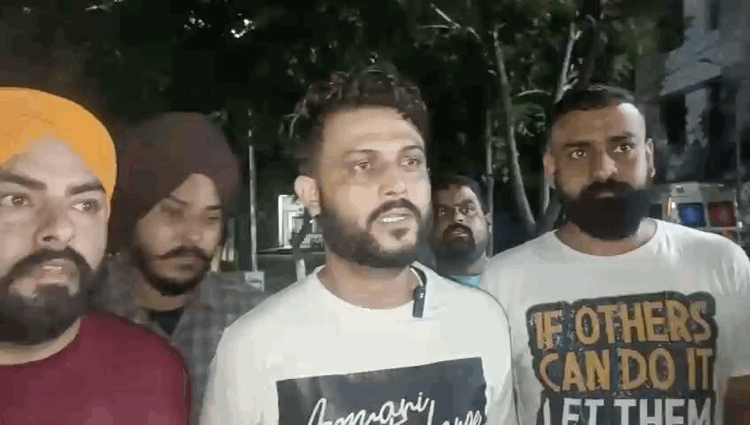 मामले की जानकारी देते हुए मृतक का भाई।